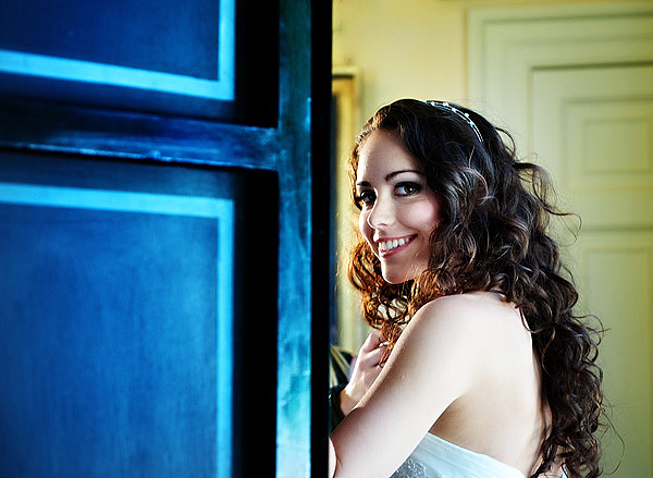 C0003 3. Never miss an opportunity to grab a lovely informal portrait. Even if it doesn't make the final album selection, there is a good chance it'll be bought separate as a desk portrait. Simple natural light