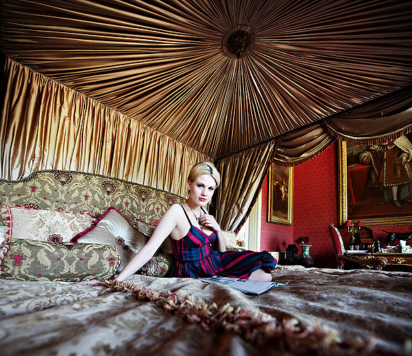 C0008 8. Moving to the Kings bed, I loved the way the bed covers complimented Chloes dress. A simple natural daylight shot, making the most of this grand bed. I shot this on my Nikkor 14-24mm f/2.8 to include the beautiful silk canopy.