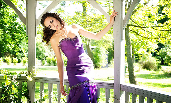 C0031 31. My final image was this beauty portrait of Sarah. Shot inside the summer house with the sun as my back light, we lit Sarah with the sunfire panelite.