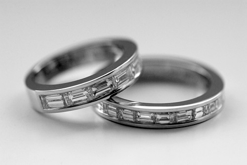 01_01 A photograph of these eternity rings was important to the couple. It always pays to include special details like this.. ISO 800 f/4 at 1/500th