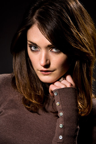 A hard key light with a high backlight was used for this simple shot.
