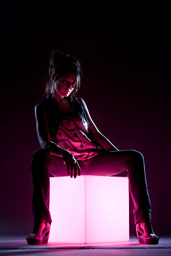 Next it was time for a little distraction. I used my Broncolor Mobil head gelled up in pink in the back of this light cube. I used this prop together with a pair of subtle kick lights.