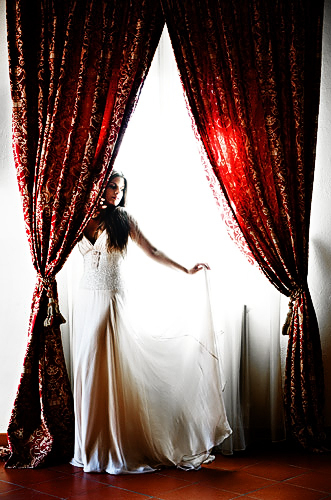 popular shot with my clients, the reveal shot. metered off the shadow side of valentinas face