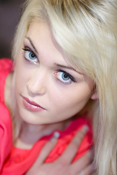 This close up was shot from a classic angle that creates feminine pictures. I usually prefer to shoot from below the eyeline but I like a change from time to time.