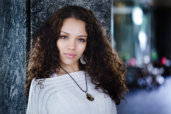 Hows that for bokeh! 100mm at f/2.8 of course. Lit with natural light.