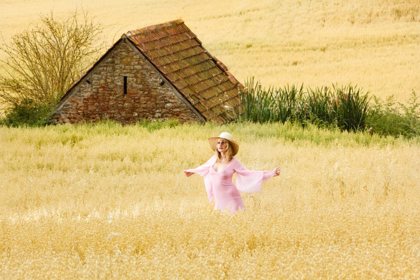 After an early lunch we went on to location 2. We climbed though a hole in a hedge, over some barbed wire and into the field. We took care not to disturb the crop whilst shooting this figure in the landscape set.