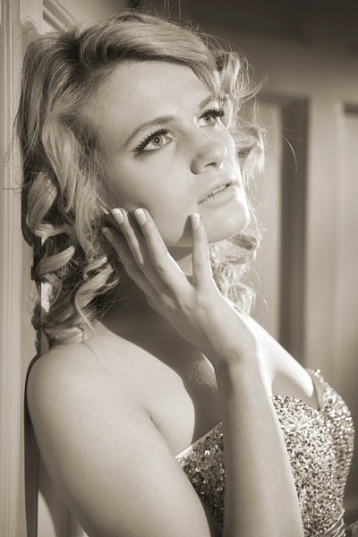 ff02 3. I love the opportunity to shoot Chloe in close up. Her classic bone structure and hair suit this vintage lighting look.