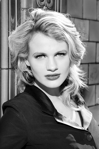 By 11 O'clock the dark glasses were off to reveal Chloe's beautiful eyes. My 100mm lens was still the only lens needed.
