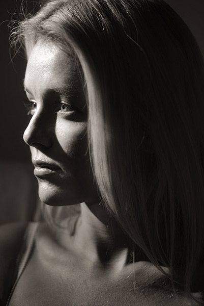 1to1_26 23. Although the intention was to shoot high key both girls loved what I was showing with the Lupo so we carried on with one Lupo for the rest of the shoot.