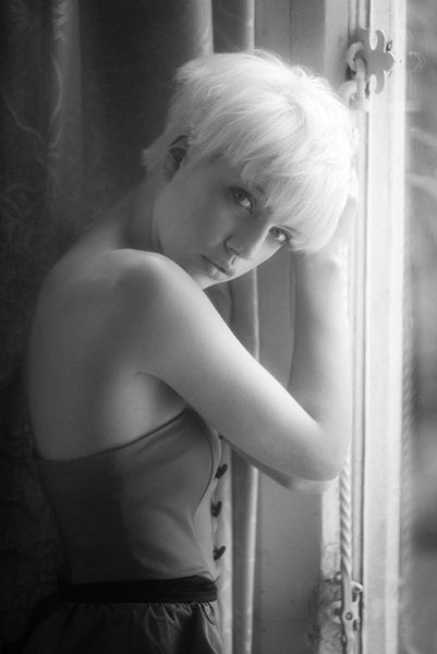 24. I had a bit of fun with the delegates and showed them my home made soft filter I've had since the 80s. On a serious not the look it produces is far superior to a Photoshop blur/ grain soft layer. It's the non random scattering of light that makes the difference.