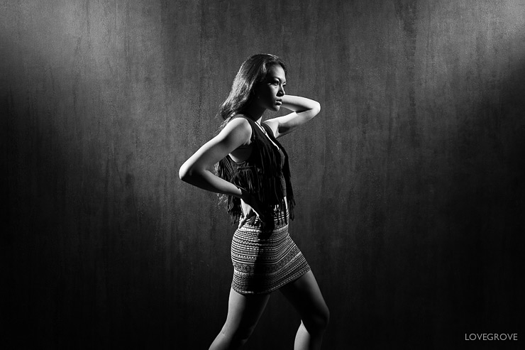 06. I found a really textured wall to give us a backdrop for a Lovegrove two point creation using symetrical Speedlights.