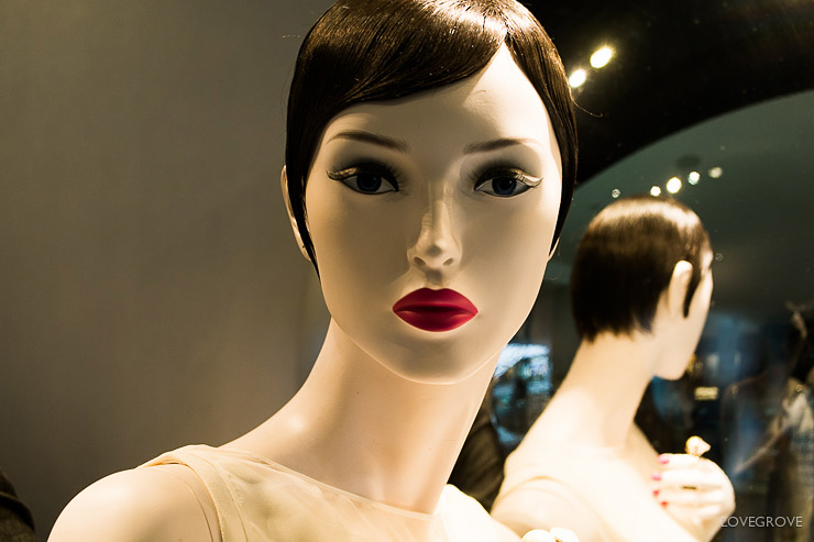 13. Even the mannequins in Singapore look fantastic.