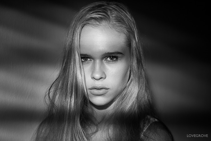 18. Single light head shot.