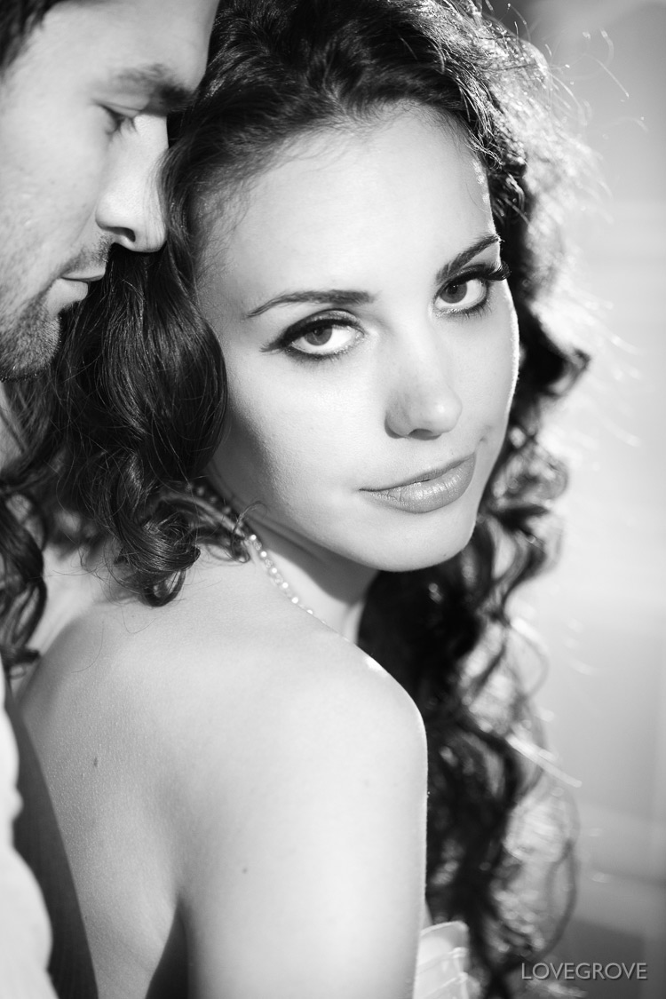 09. For this retro film star look I shot Sarah from above the eye line. I set the Arri 300 key light straight down Sarah’s nose line to minimise shadows. The kick light from an Arri 150 gives the picture depth and separation from the out of focus background.
